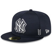 New Era Men's Navy New York Yankees 2024 Clubhouse 59FIFTY Fitted Hat