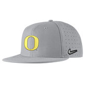 Nike Men's Gray Oregon Ducks Aero True Baseball Performance Fitted Hat