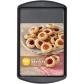 Wilton Perfect Results 15.25 in. x 10.25 in. Medium Cookie Pan