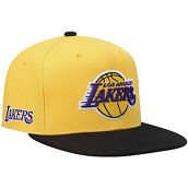 Men's Mitchell & Ness Gold Los Angeles Lakers Core Side Snapback Hat