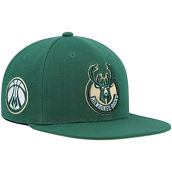 Mitchell & Ness Men's Hunter Green Milwaukee Bucks Core Side Snapback Hat