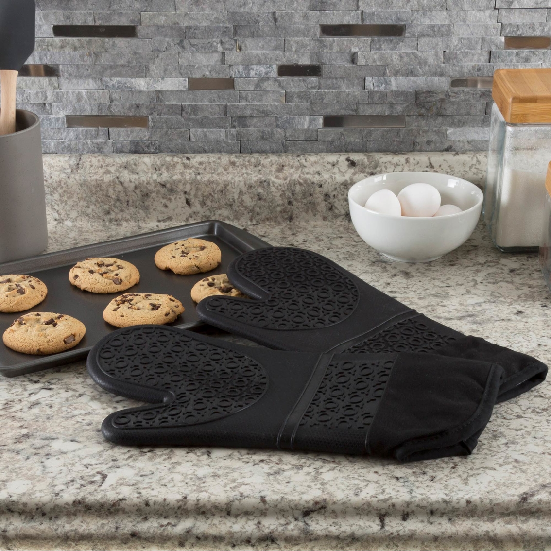 Lavish Home Silicone Oven Mitts - Image 2 of 2