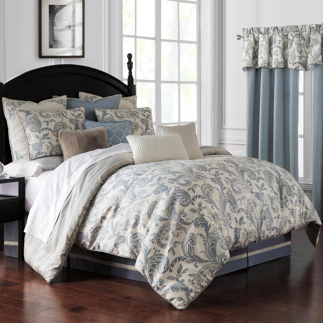 Waterford Florence Chambray Blue Duvet Set - Image 3 of 4