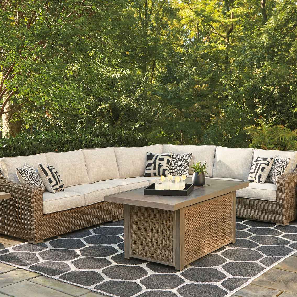 Signature Design by Ashley Beachcroft 5 pc. Outdoor Sectional - Image 2 of 4