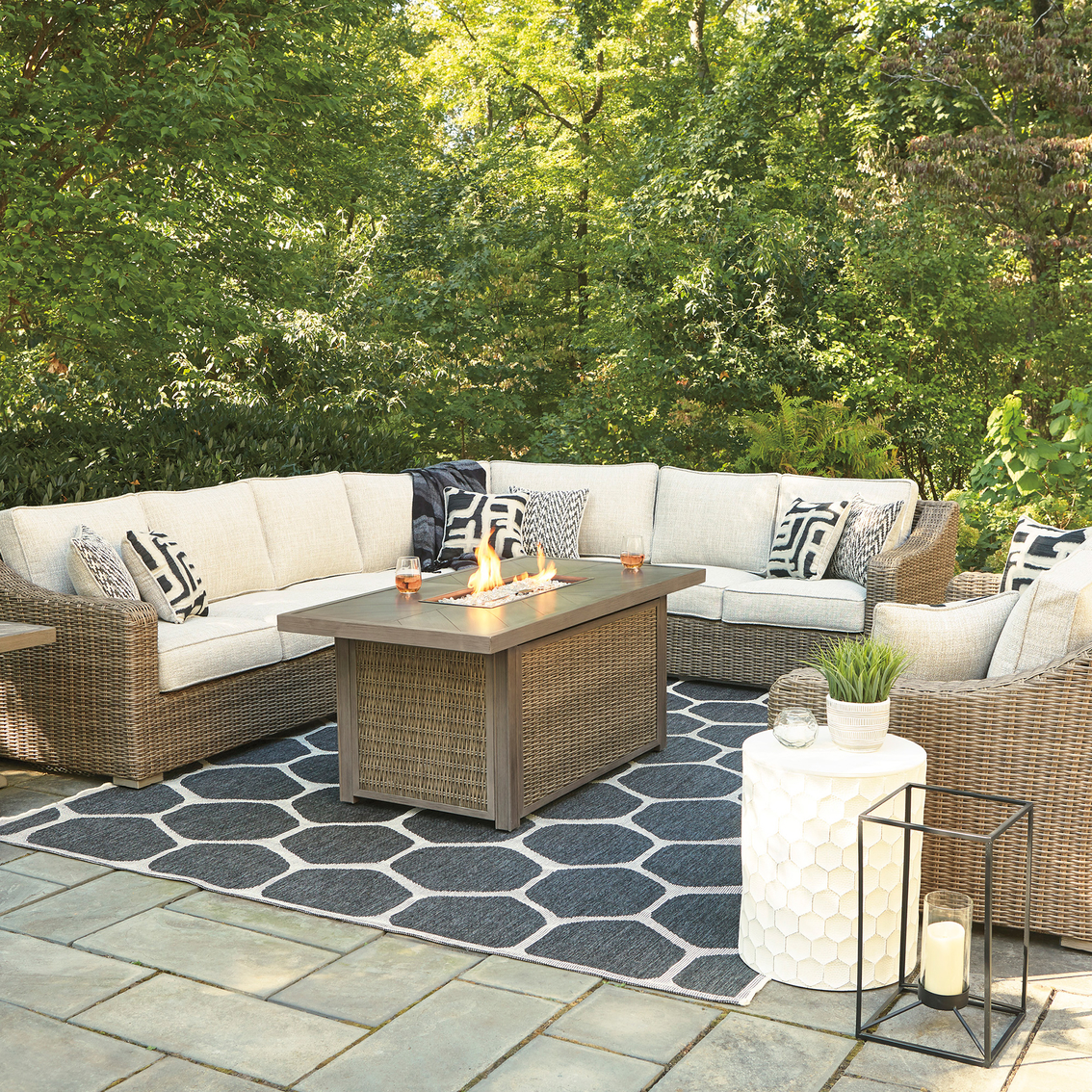 Signature Design by Ashley Beachcroft 6 pc. Outdoor Sectional - Image 2 of 4