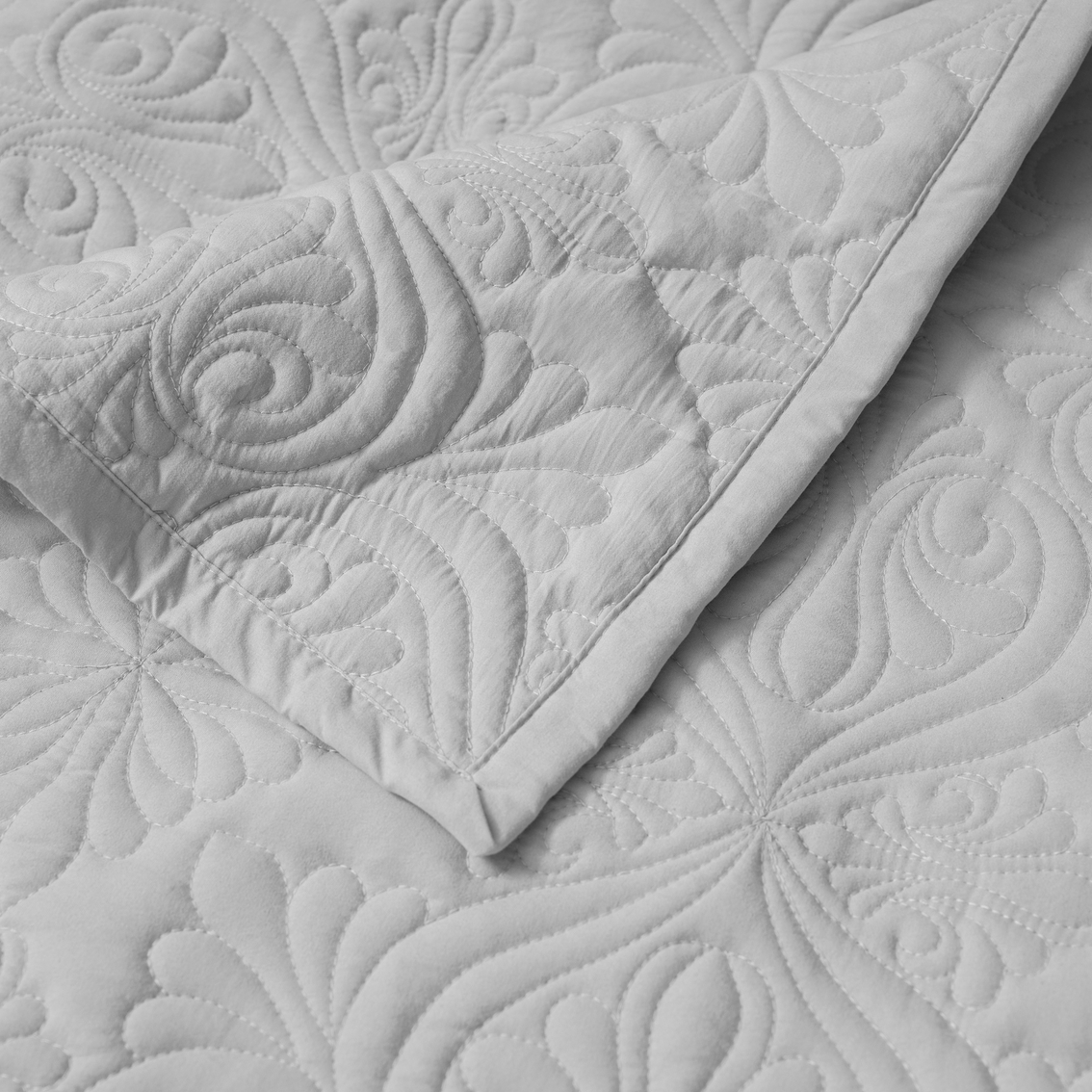 Martha Stewart Collection Evelyn Print Quilt Set - Image 3 of 9