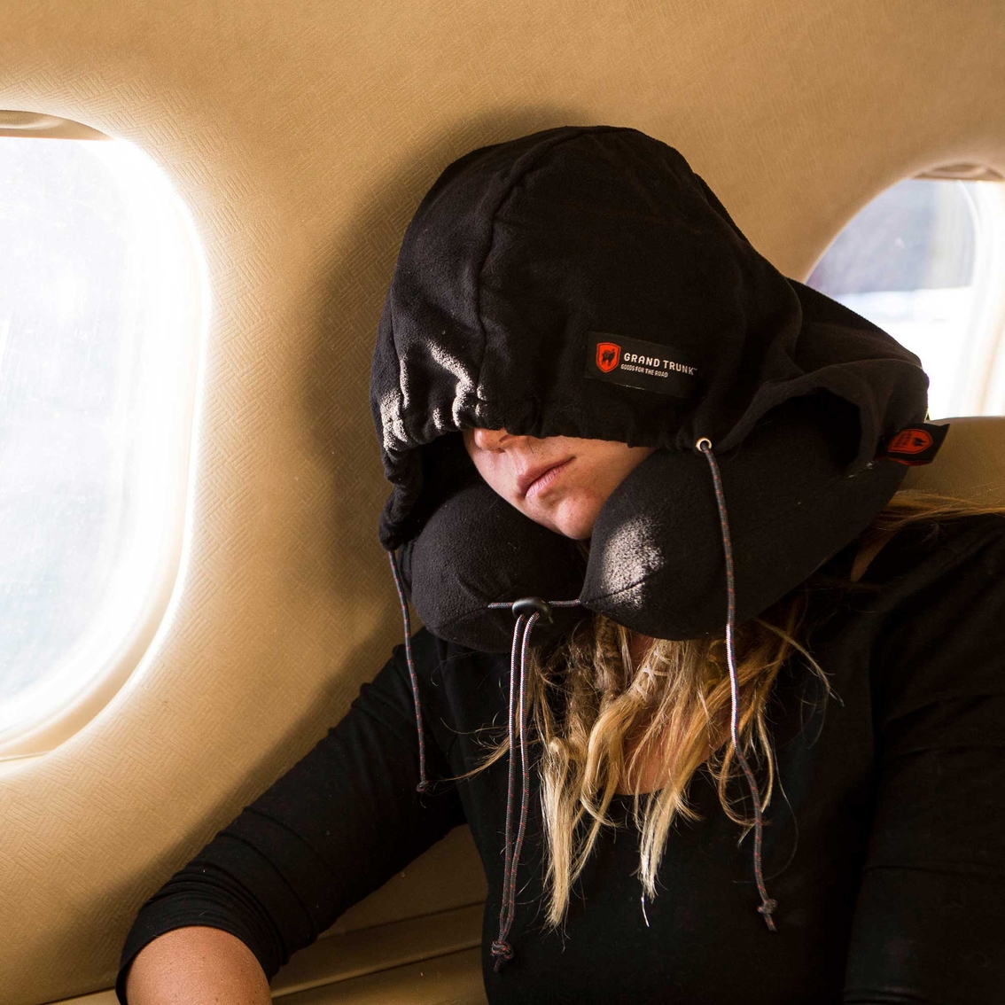 Grand Trunk Blackout Hooded Neck Pillow - Image 5 of 9