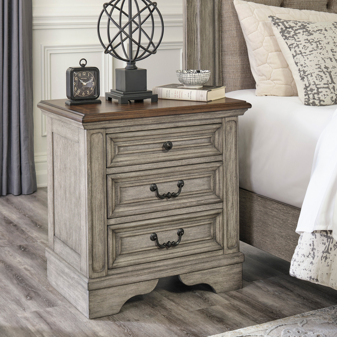 Signature Design by Ashley Bedroom Set 5 pc. - Image 5 of 10