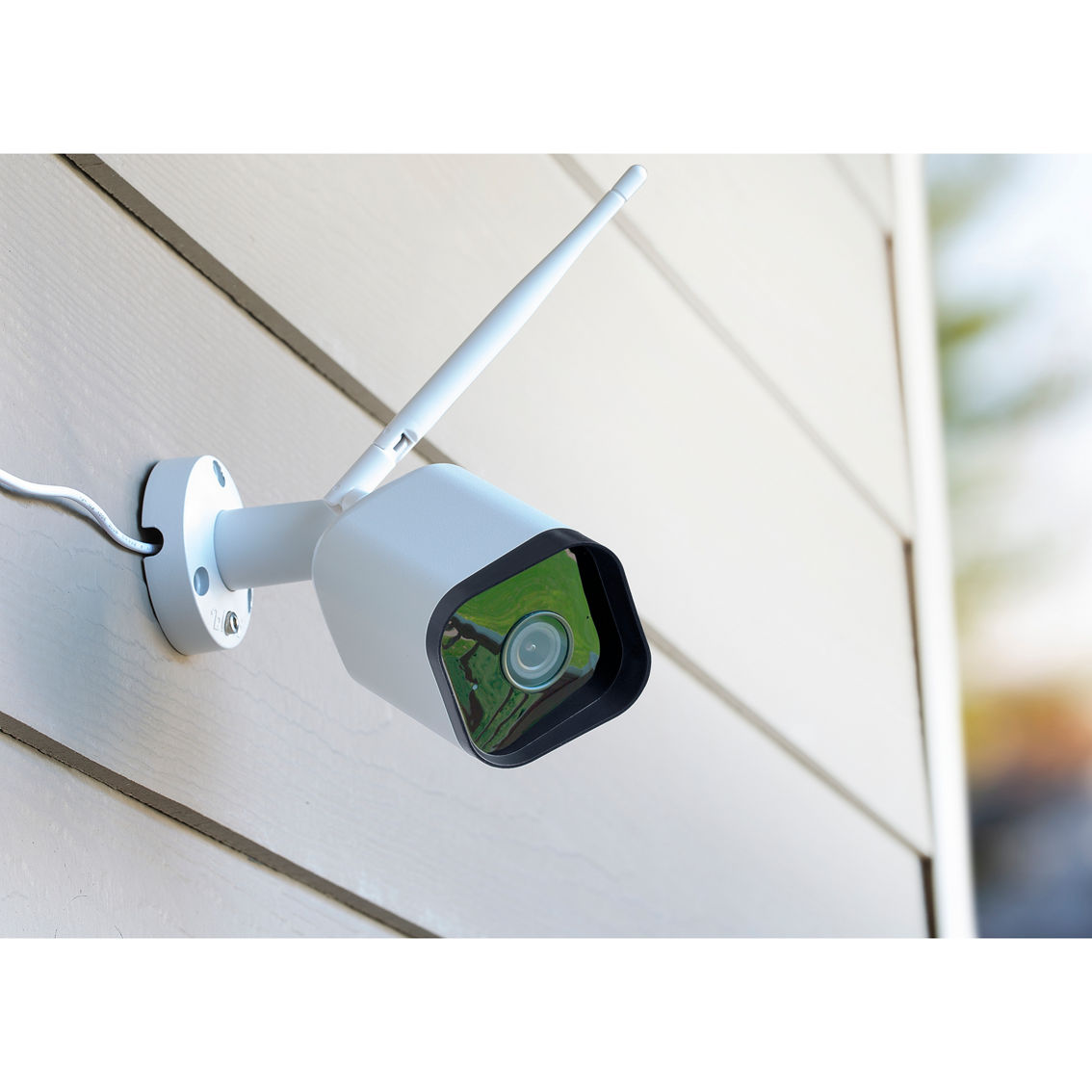 Geeni Hawk 3 Smart Wi-Fi Outdoor Security Camera 1080P HD - Image 3 of 10