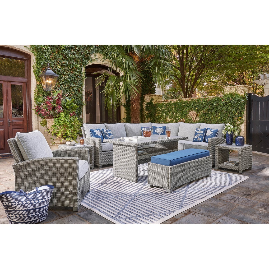 Signature Design by Ashley Naples Beach Outdoor 3 pc. Sectional - Image 10 of 10