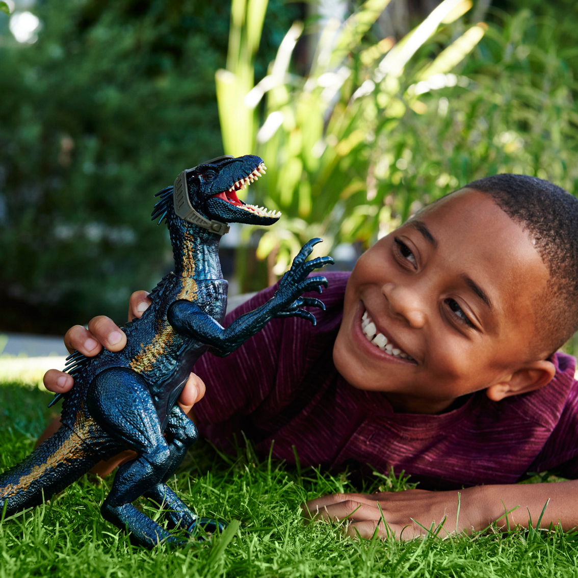 Jurassic World Fierce Changers Chase 'N Roar Tyrannosaurus Rex Toy - Image 6 of 6