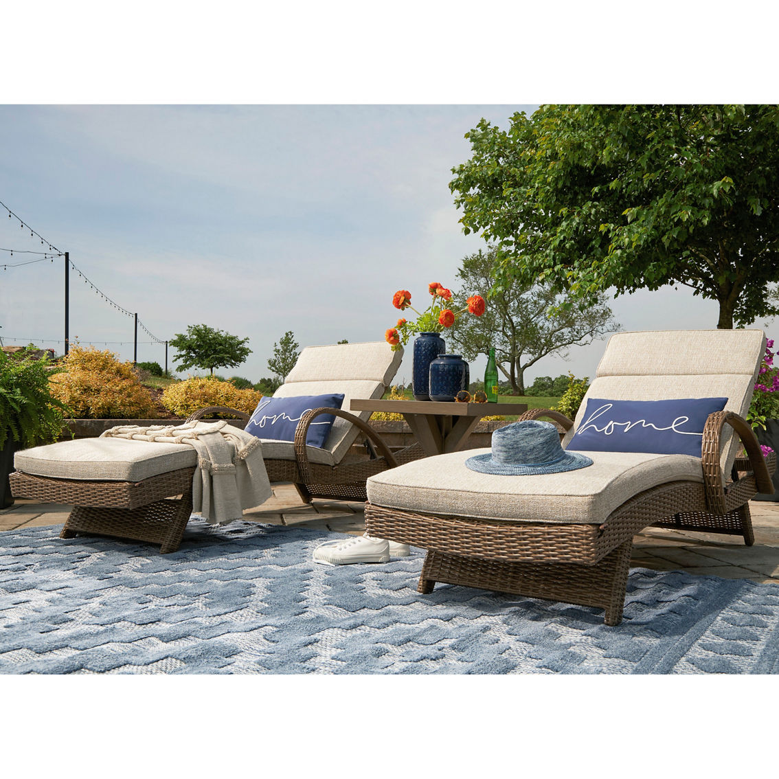 Signature Design by Ashley Beachcroft Outdoor Chaise Lounge with Cushion - Image 4 of 4