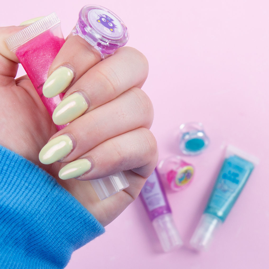 Hello Kitty Shimmer Lip Gloss Rings Beauty Kit - Image 5 of 5