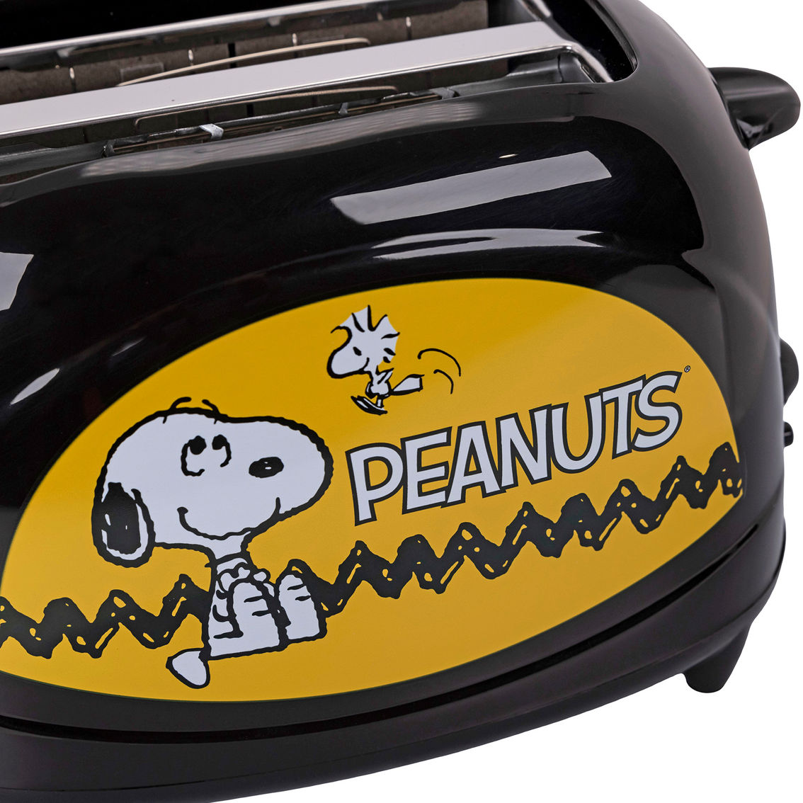 Uncanny Brands Peanuts Snoopy Two-Slice Toaster - Toasts Your Favorite  Beagle On Your Toast