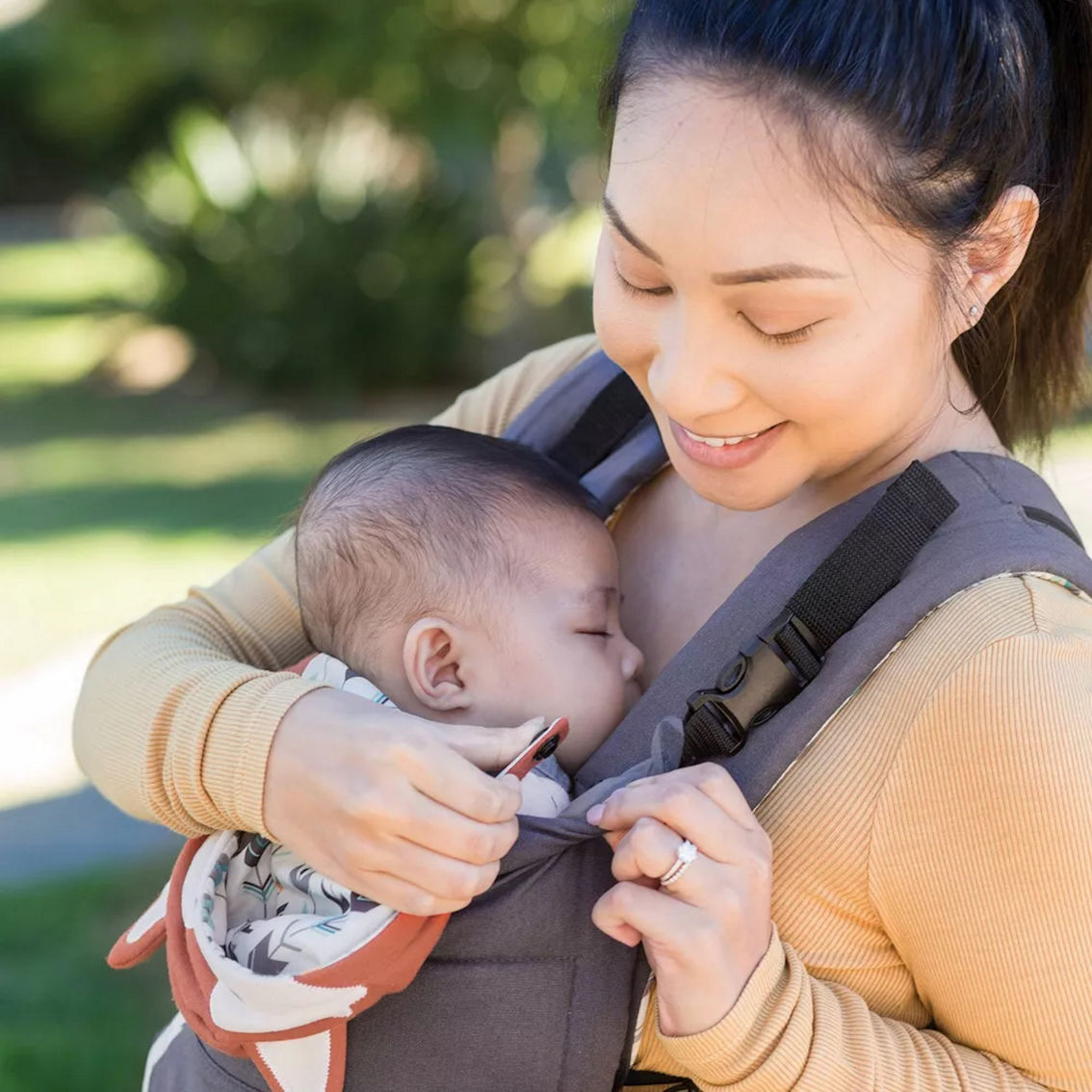 Infantino Cuddle Up Carrier Fox - Image 6 of 6