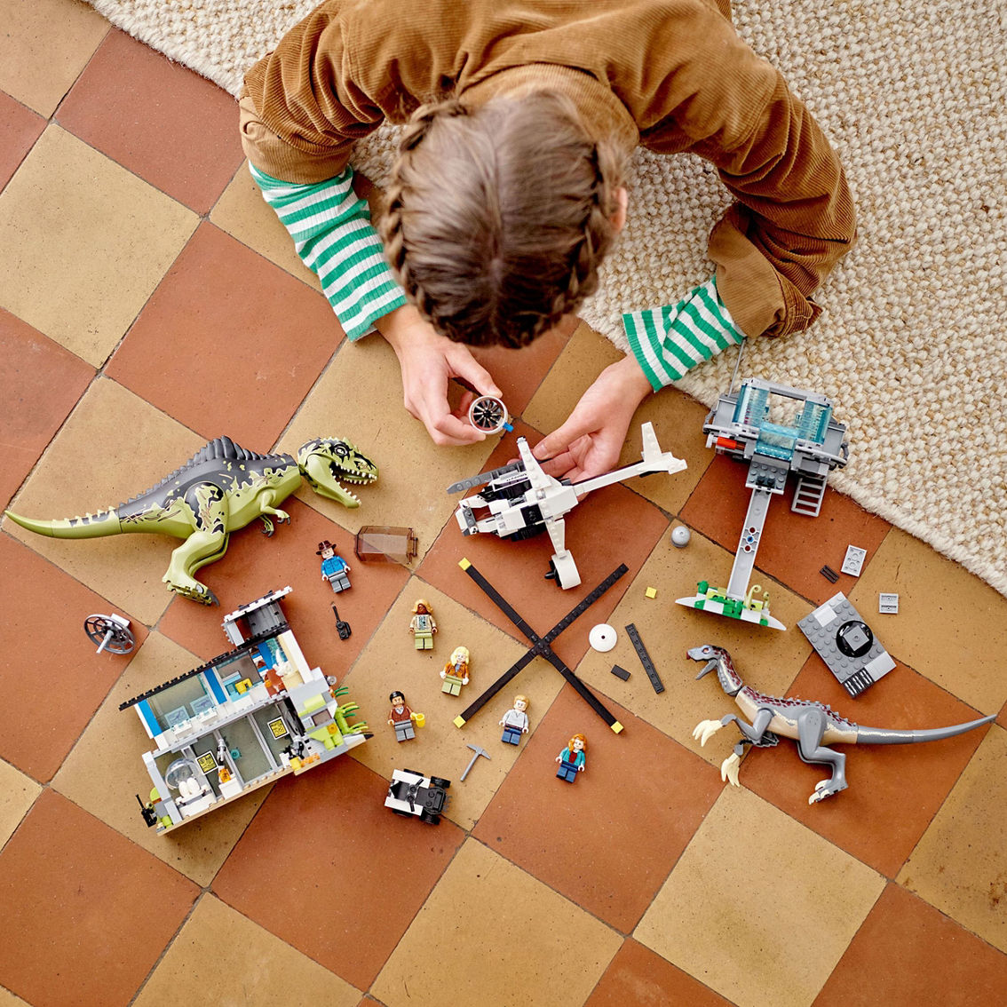 LEGO Jurassic World Giganotosaurus & Therizinosaurus Attack 76949 - Image 8 of 10