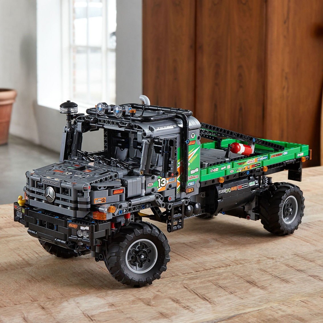 LEGO Technic App-Controlled 4x4 Mercedes-Benz Zetros Trial Truck 42129 - Image 7 of 10
