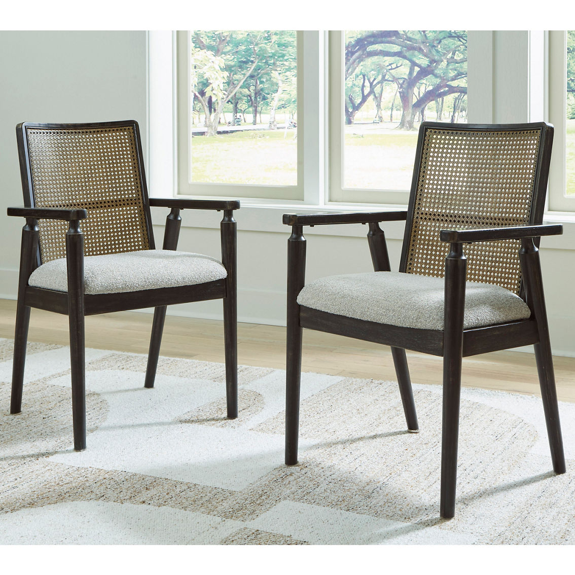 Signature Design by Ashley Galliden 7 pc. Dining Set: Table, 4 Sides, 2 Arm Chairs - Image 4 of 9