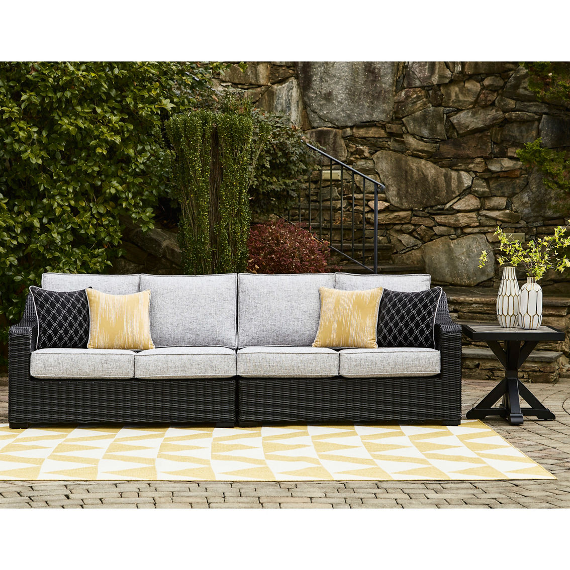 Signature Design by Ashley Beachcroft 5 pc. Outdoor Sectional with Firepit Table - Image 2 of 9
