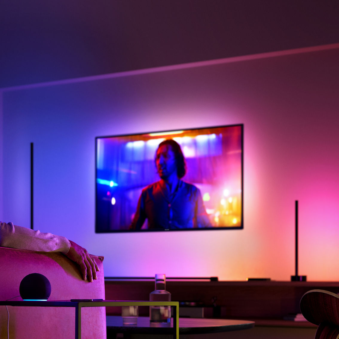 Philips Hue Gradient Signe Table Lamp - Image 5 of 5