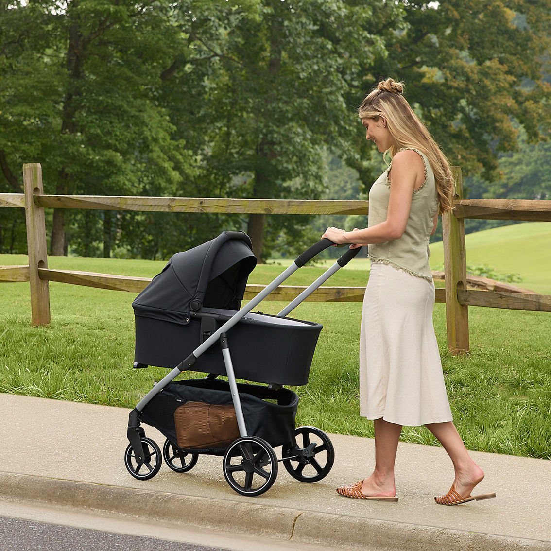 Britax Zinnia Bassinet for Brook, Brook+ and Grove Strollers - Image 2 of 2