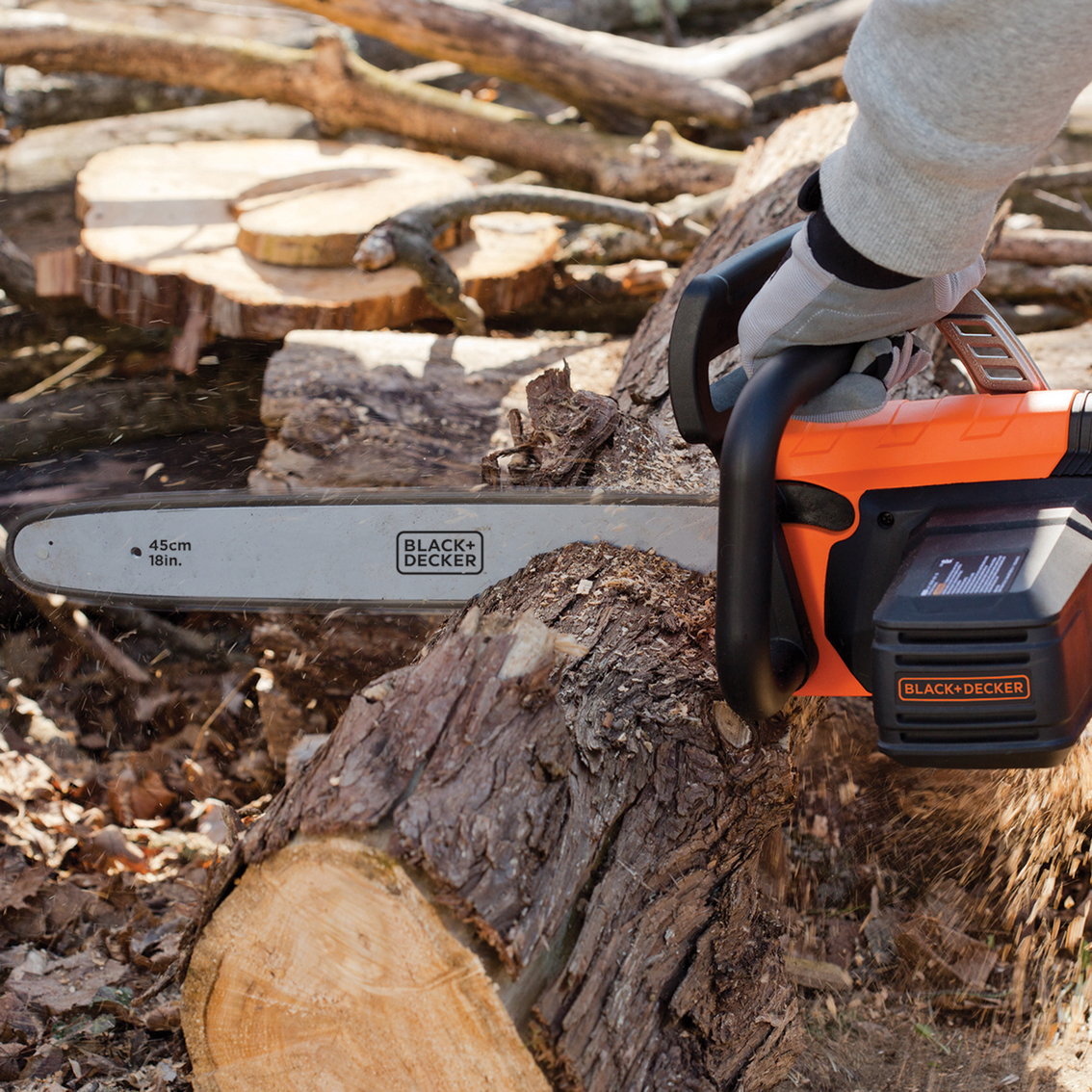 Black + Decker 15 Amp 18 in. Chainsaw - Image 7 of 7