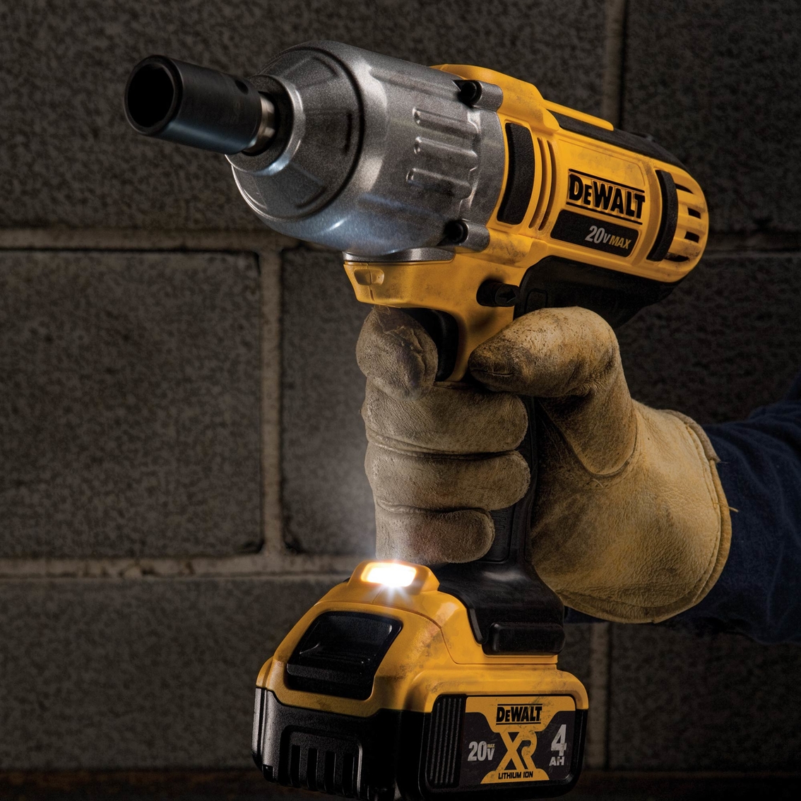 DeWalt DCF889M2 20V MAX* 1/2 In. High Torque Impact Wrench Kit - Image 9 of 9