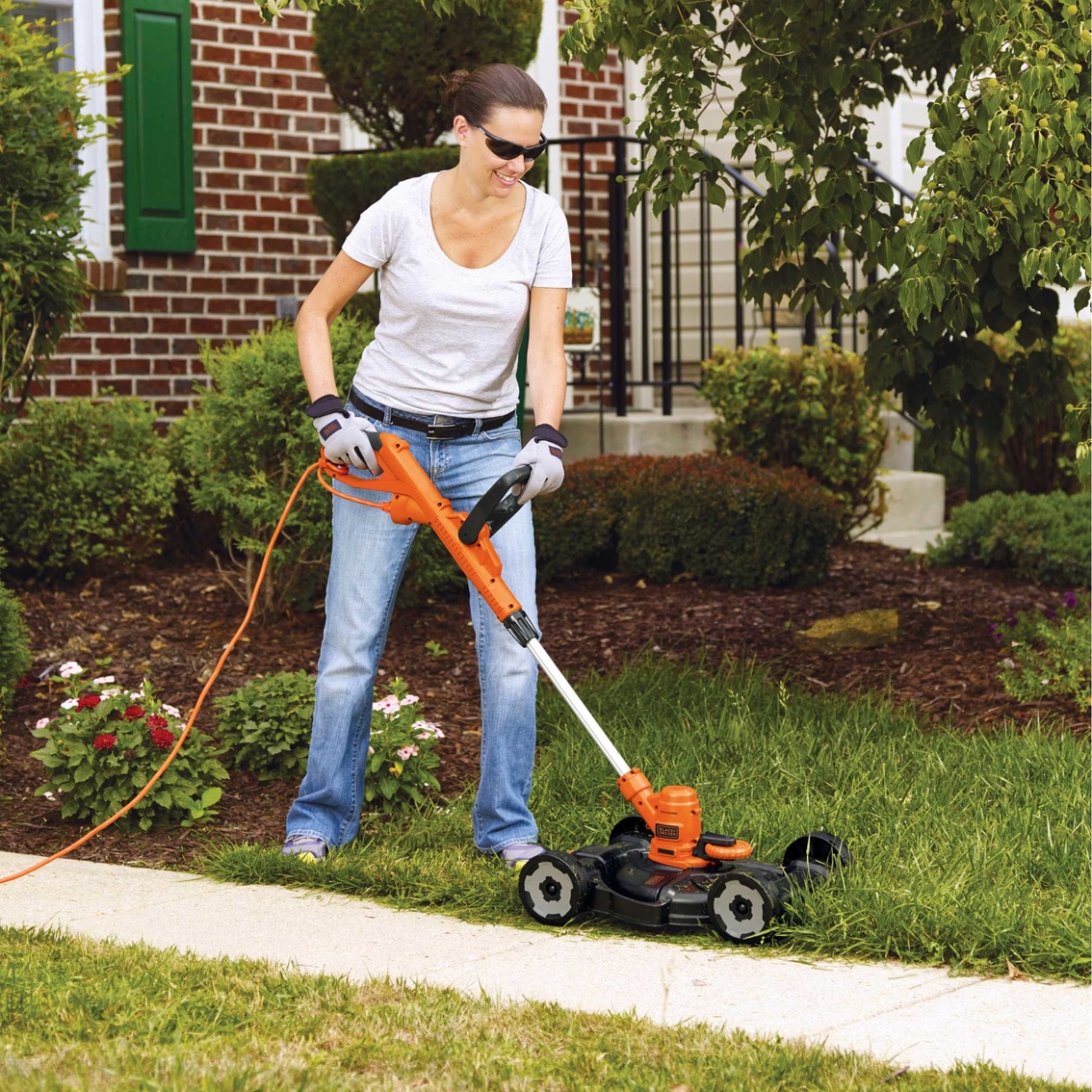 BLACK+DECKER 3-in-1 String Trimmer/Edger & Lawn Mower, 6.5-Amp, 12-Inch,  Corded (MTE912) (Power cord not included)