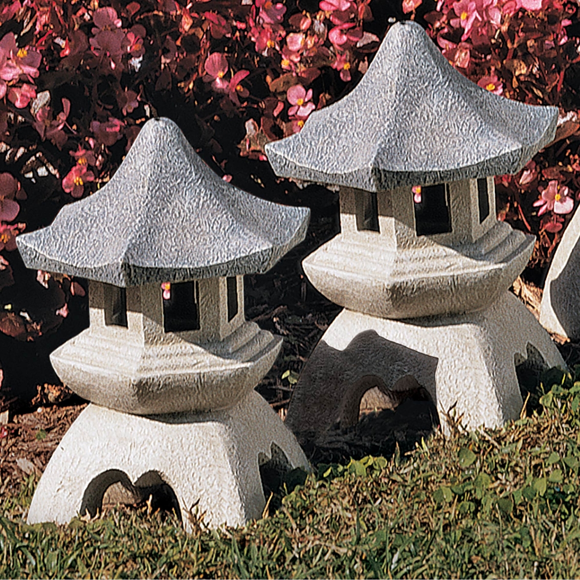 Design Toscano Pagoda Lantern Sculptures, Set of 2 - Image 4 of 4