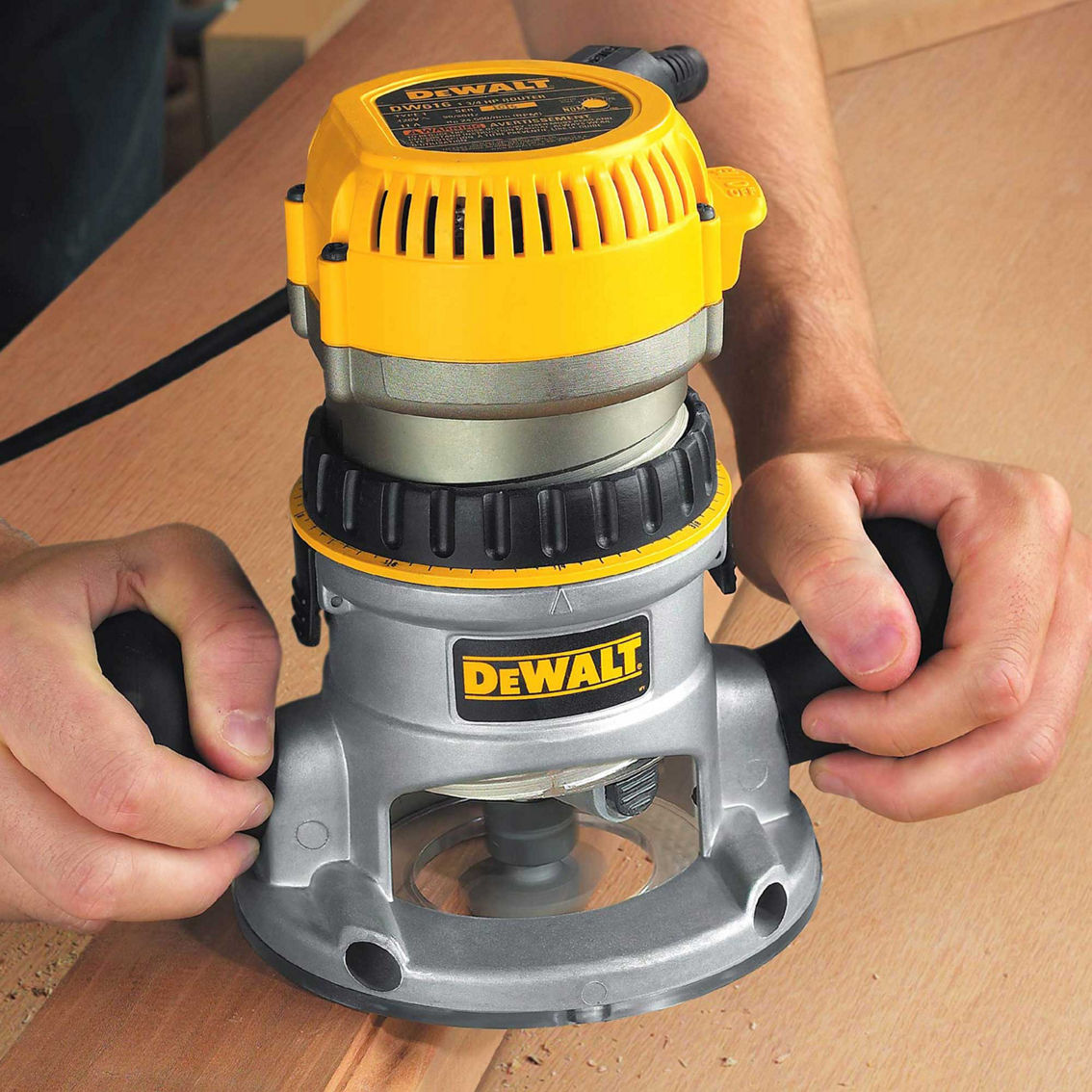 DeWalt 2-1/4 HP (maximum motor HP) EVS Fixed Base Router with Soft Start - Image 2 of 10