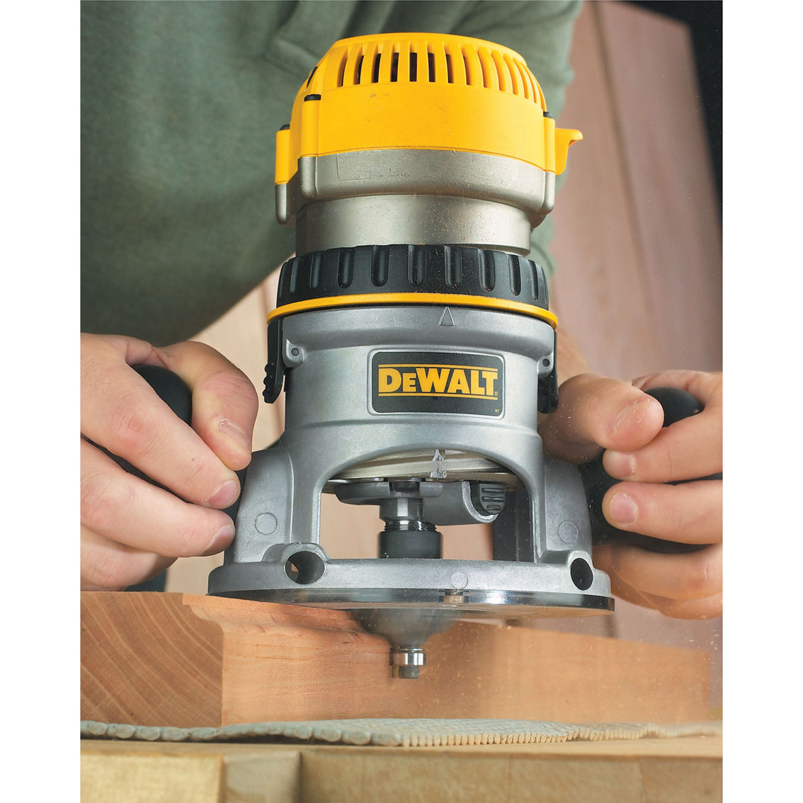 DeWalt 2-1/4 HP (maximum motor HP) EVS Fixed Base Router with Soft Start - Image 3 of 10