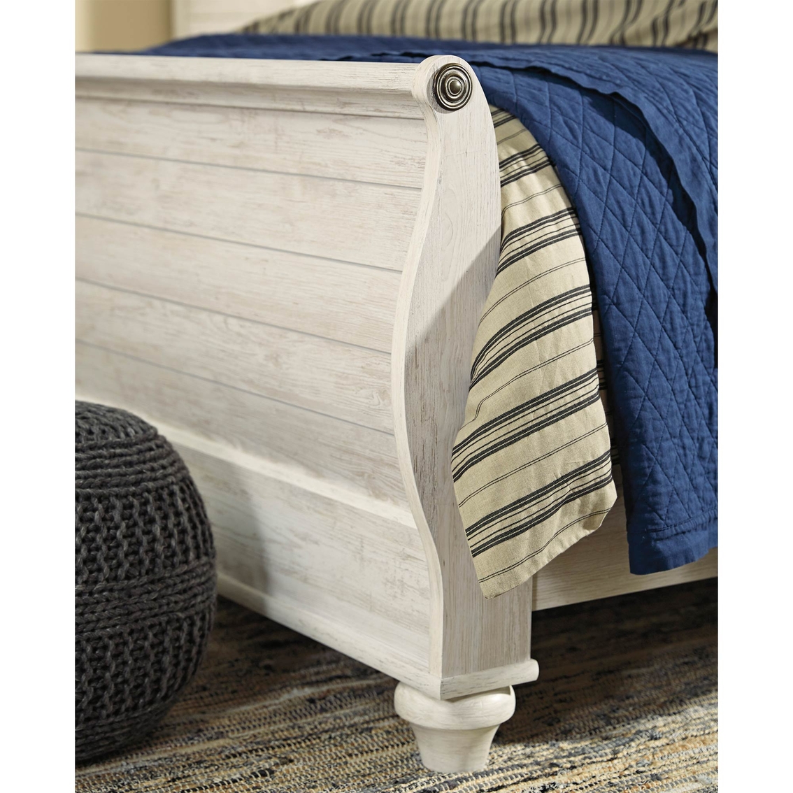 Signature Design by Ashley Willowton Sleigh Bed - Image 2 of 4