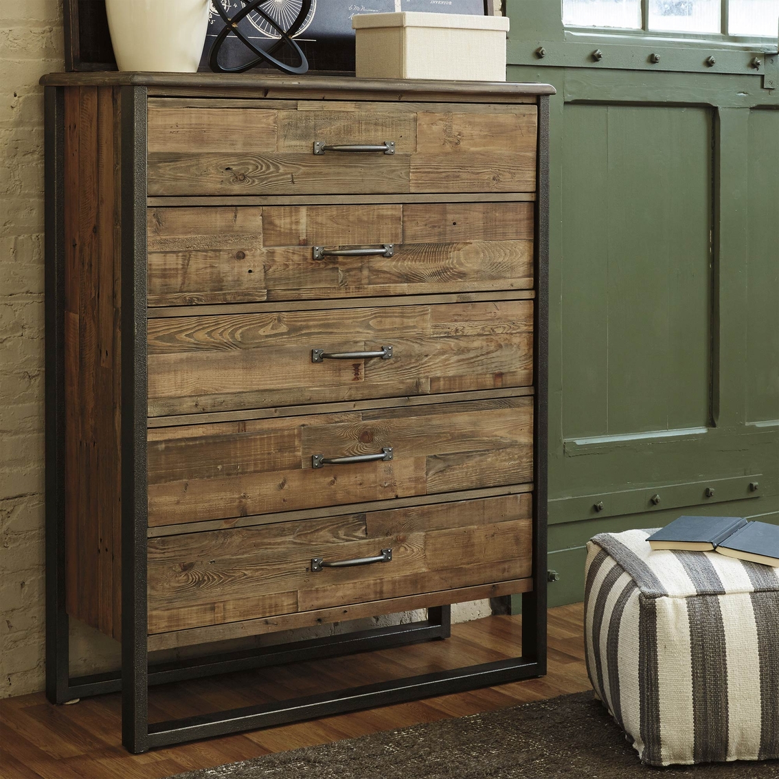 Signature Design by Ashley Sommerford Five Drawer Chest - Image 2 of 4