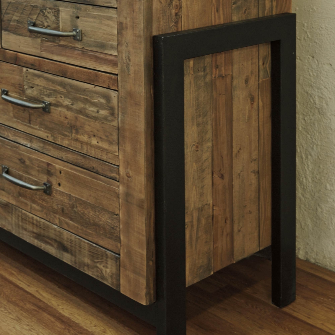 Signature Design by Ashley Sommerford Five Drawer Chest - Image 3 of 4