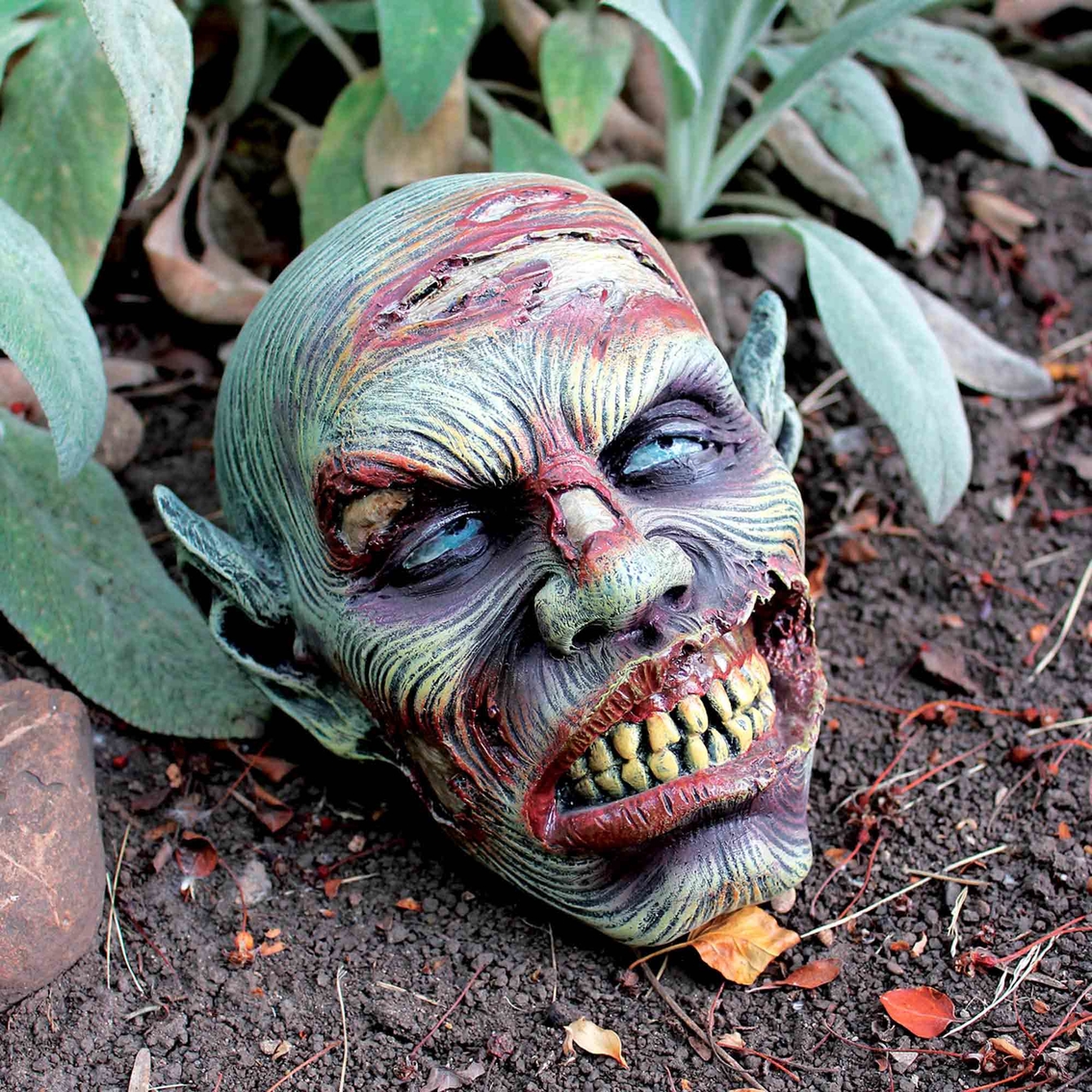 Design Toscano Lost Zombie Head Statue - Image 4 of 4