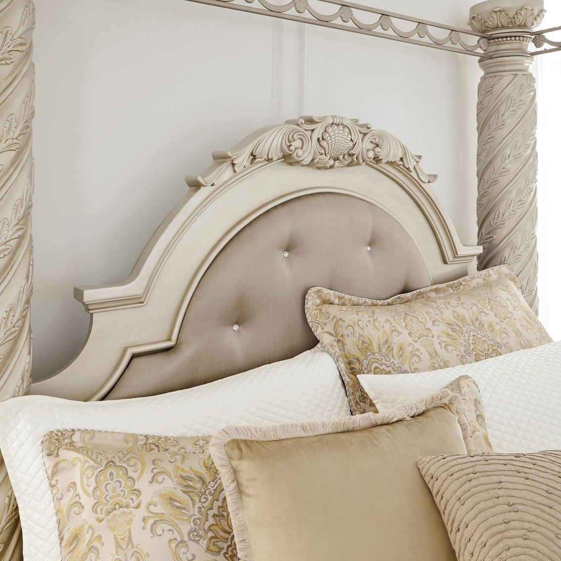 Signature Design by Ashley Cassimore King Canopy Bed - Image 4 of 4