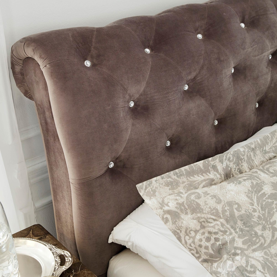 Signature Design by Ashley Cassimore Upholstered Bed - Image 4 of 4