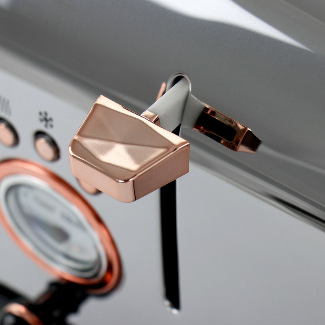 MegaChef 4 Slice Wide Slot Toaster with Variable Browning in Black and Rose Gold - Image 5 of 5