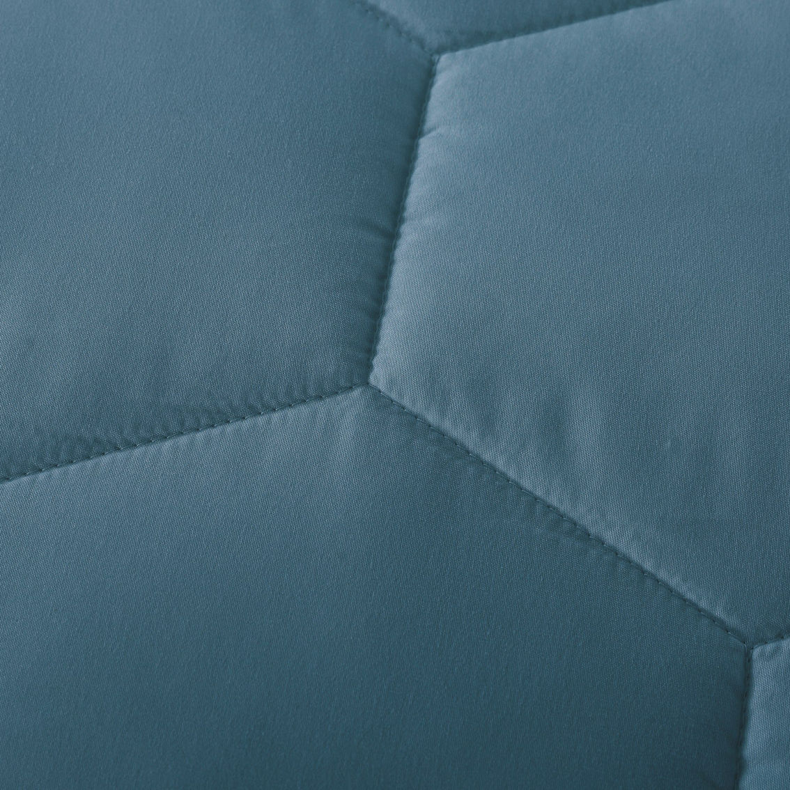 Honeycomb Stitch Down Alternative Blanket - Image 4 of 5