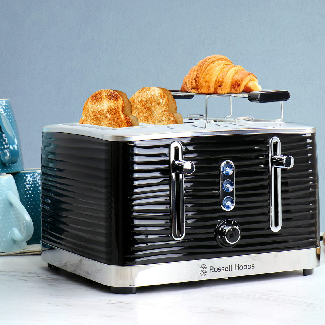 Russell Hobbs Retro Style 4 Slice Toaster in Black - Image 5 of 5