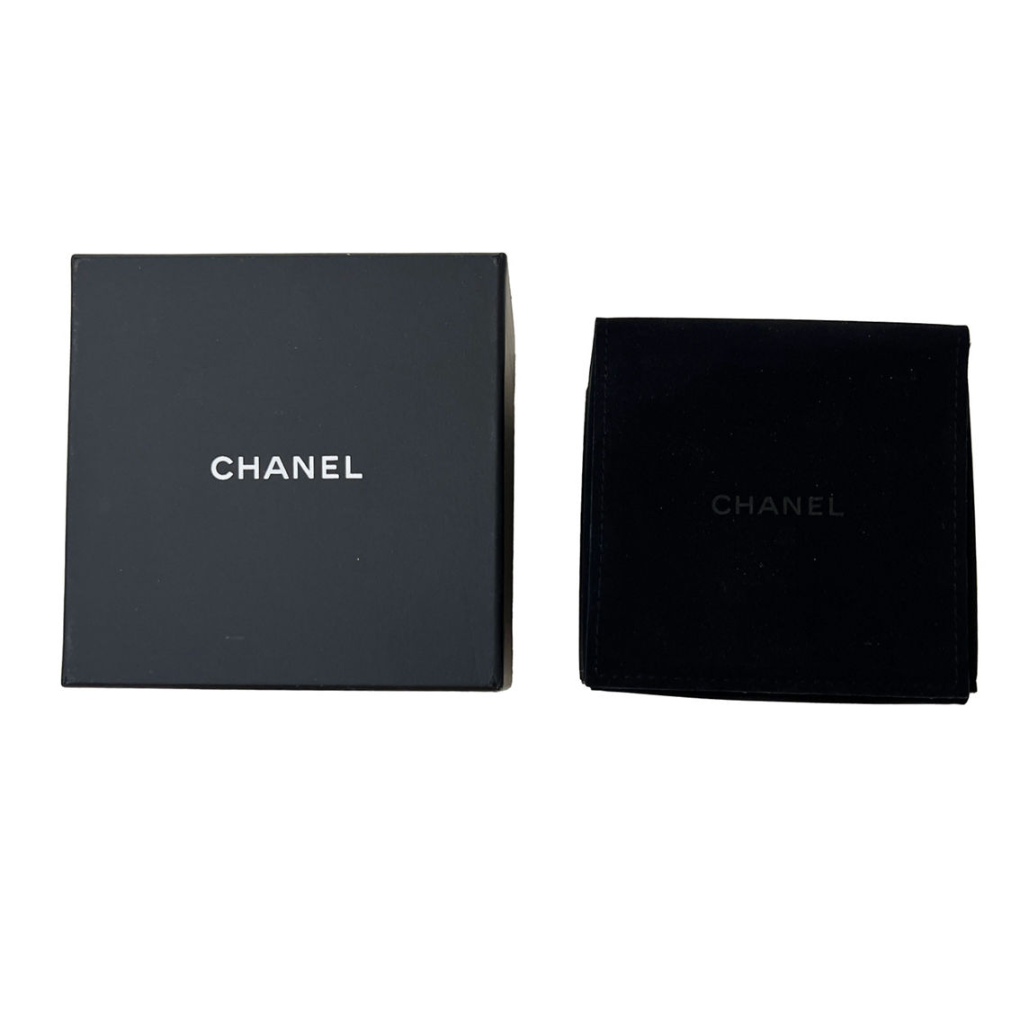 Chanel B 22 K Pendant Pre-Owned - Image 3 of 3